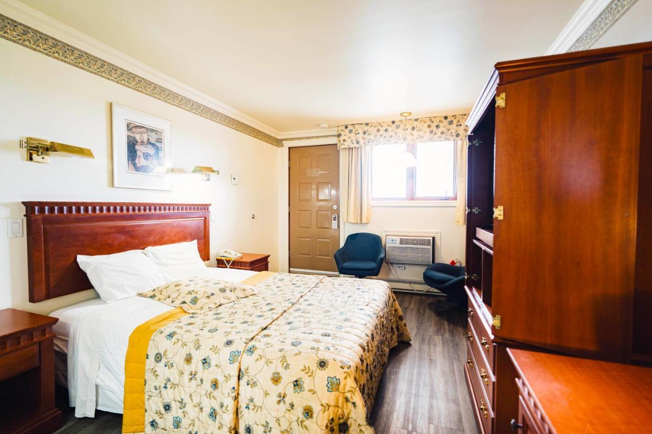 Harris Hotel